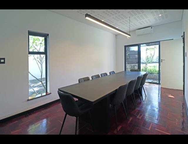 55.60M² BUSINESS TO LET IN PARKMORE